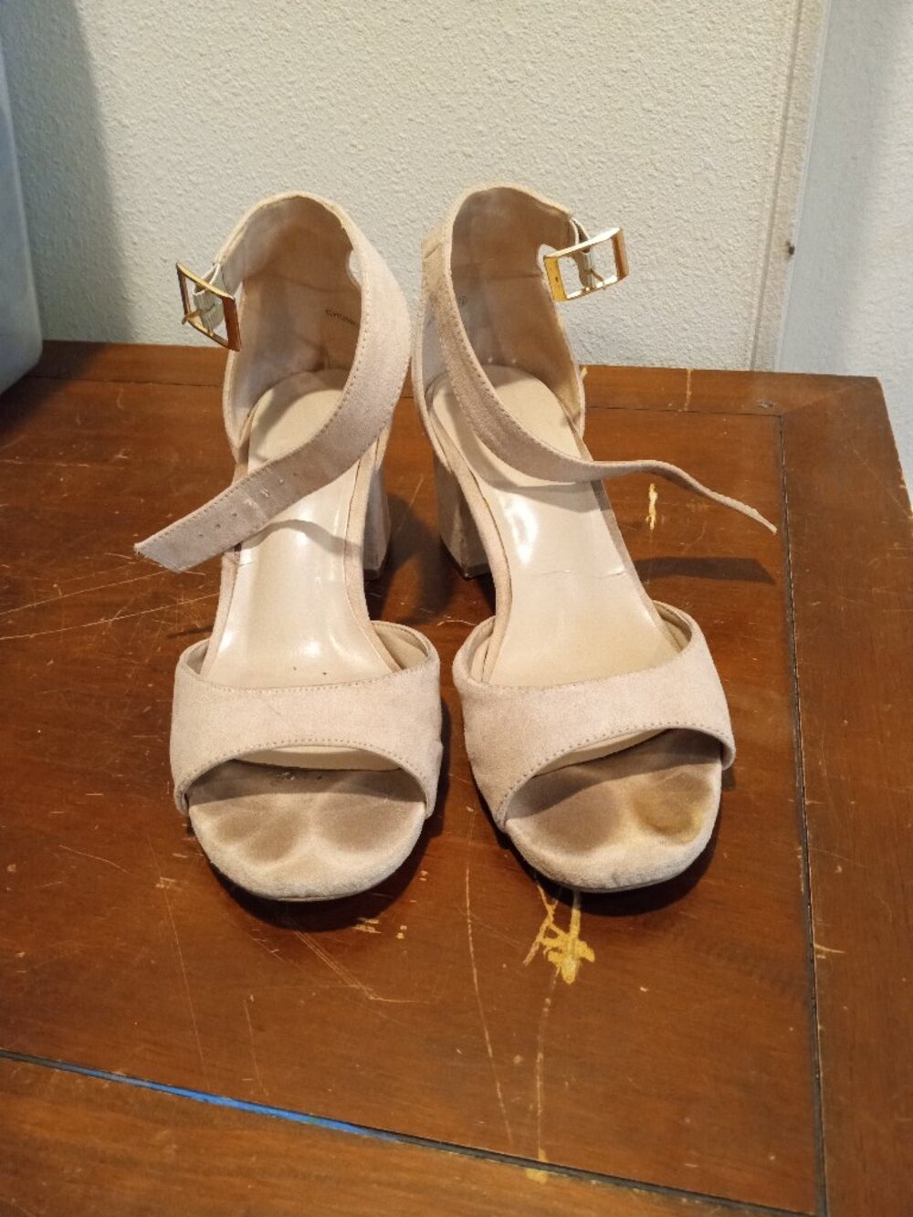 Dream Pairs Nude Chunky Heels Size 7.5